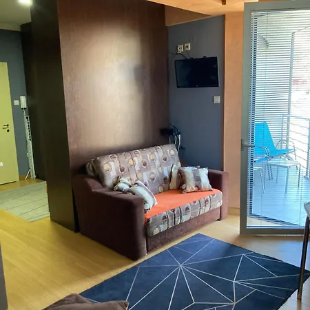 Aischa アパート *