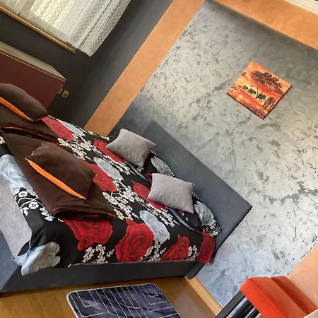 Aischa アパート *